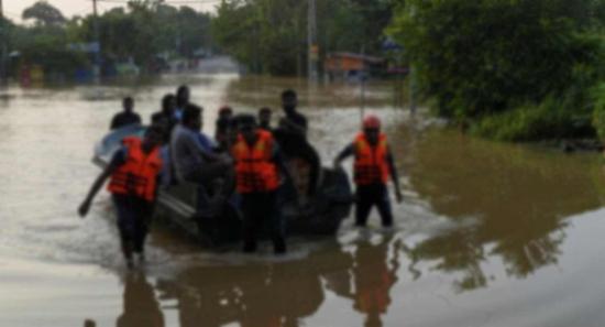 දිස්ත්‍රික්ක කිහිපයකට ත්‍රිවිධ හමුදා සහන කණ්ඩායම්